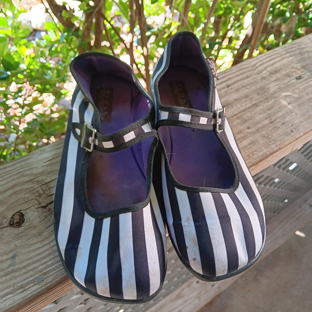 Chocolaticas Black White Stripes Women's Mary Jane Flat Size 8